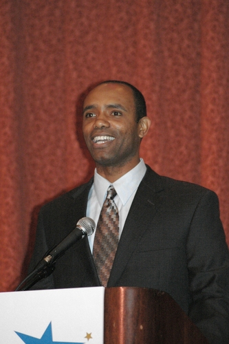 Nathaniel Stampley (Mufasa of the Broadway cast of Lion King) Accepting for The Lion  Photo