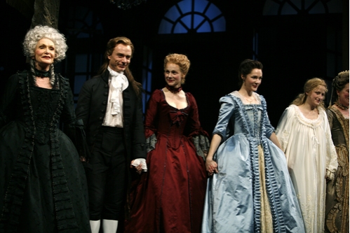 Laura Linney with Sian Phillips, Ben Daniels, Jessica Collins, and Mamie Gummer Photo