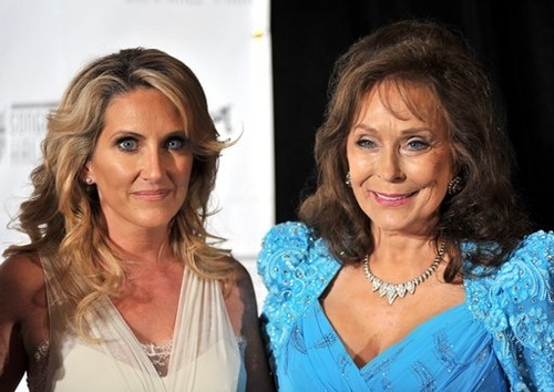 Lee Ann Womack and Loretta Lynn 
 Photo