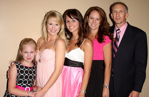 Bailey Hanks and Family Photo