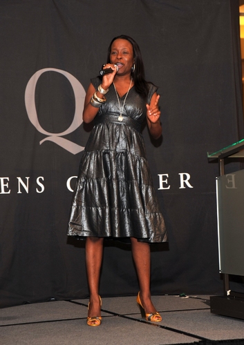 Photo Coverage: Jeannette Bayardelle Performs for the Heart Gallery Image