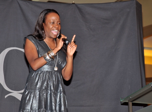 Photo Coverage: Jeannette Bayardelle Performs for the Heart Gallery 