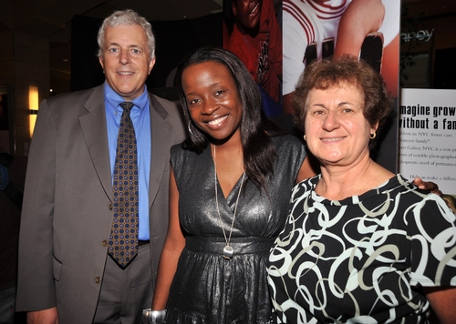 Photo Coverage: Jeannette Bayardelle Performs for the Heart Gallery Image