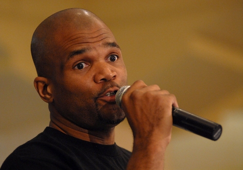 Photo Coverage: Jeannette Bayardelle Performs for the Heart Gallery Image