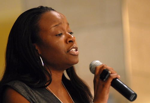 Photo Coverage: Jeannette Bayardelle Performs for the Heart Gallery Image