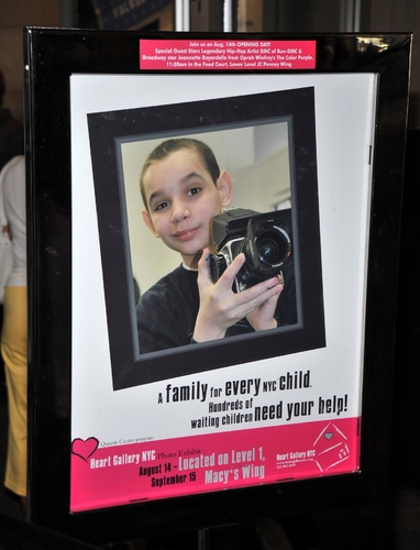Photo Coverage: Jeannette Bayardelle Performs for the Heart Gallery Image