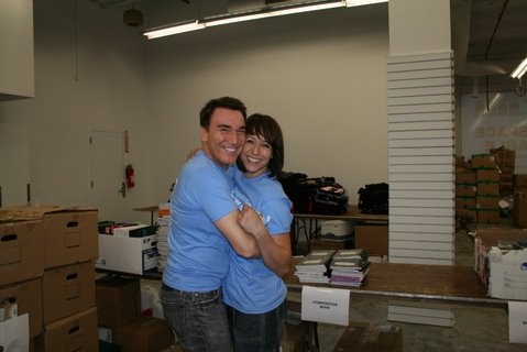 Photo Flash: Patrick Page and Paige Davis Volunteer at Operation Backpack Image
