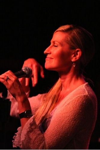Photo Coverage: Liza Minnelli Performs at Birdland's Cast Party Image