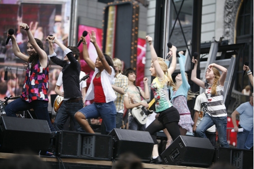 Photo Coverage: Broadway on Broadway Perfomance Part Two Image