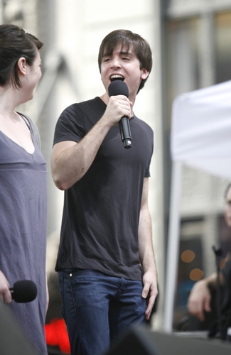 Photo Coverage: Broadway on Broadway Perfomance Part Two Image