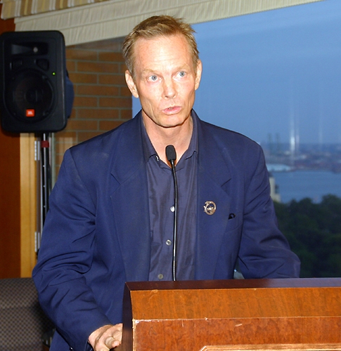 Photo Flash: Albee and Irwin Present Neil Wechsler With Yale Drama Award Image