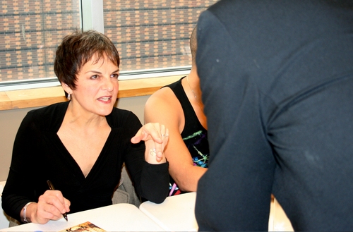 Photo Coverage: 'In The Heights' Sings and Signs at Barnes & Noble Image