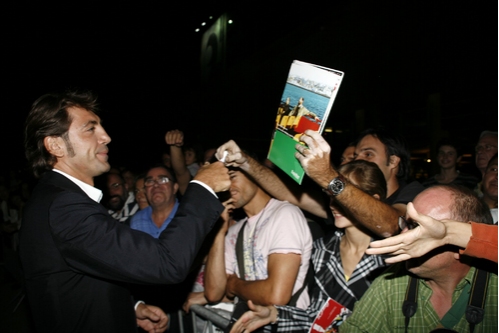 Javier Bardem greets the crowd

 Photo