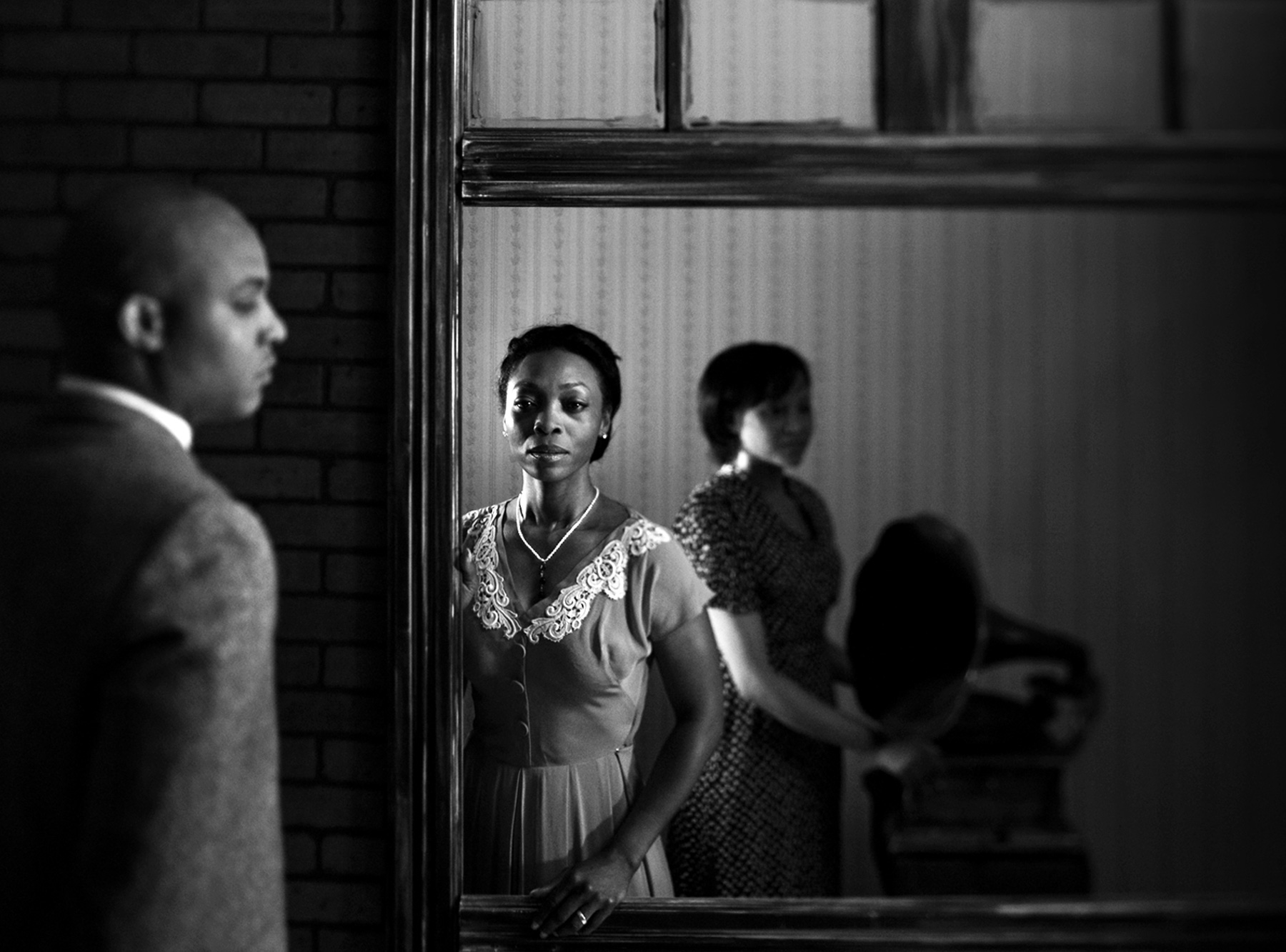 Photo Preview of Steppenwolf's 'The Glass Menagerie' Image