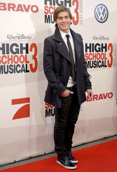 Photo Flash: Disney's 'High School Musical 3' Opens in Munich, Germany Image