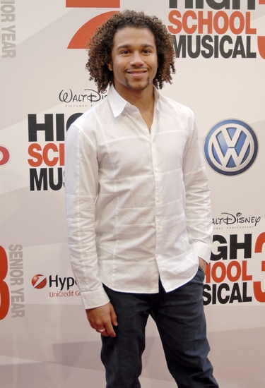 Photo Flash: Disney's 'High School Musical 3' Opens in Munich, Germany Image
