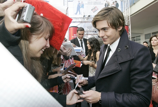 Photo Flash: Disney's 'High School Musical 3' Opens in Munich, Germany Image