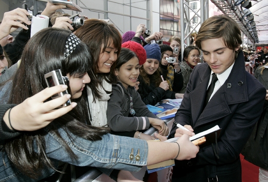 Photo Flash: Disney's 'High School Musical 3' Opens in Munich, Germany Image
