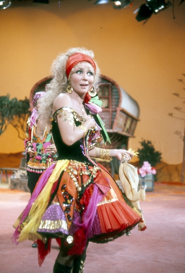 Photo Flash: Mitzi Gaynor to Release 'Razzle Dazzle!' on 11/18 Image