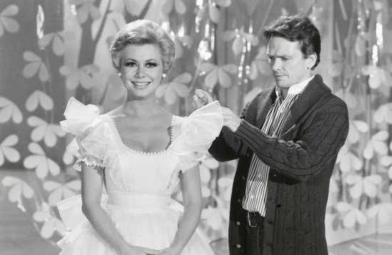 Photo Flash: Mitzi Gaynor to Release 'Razzle Dazzle!' on 11/18 Image