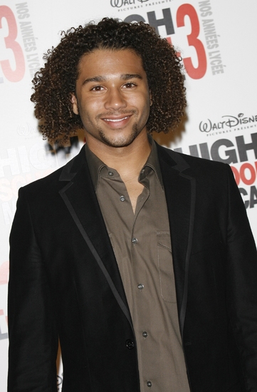 Photo Flash: High School Musical 3 Opens in Paris, France Image
