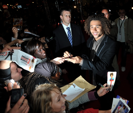 Photo Flash: High School Musical 3 Opens in Paris, France Image