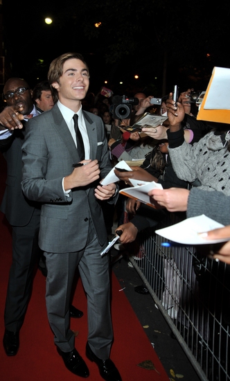 Photo Flash: High School Musical 3 Opens in Paris, France Image