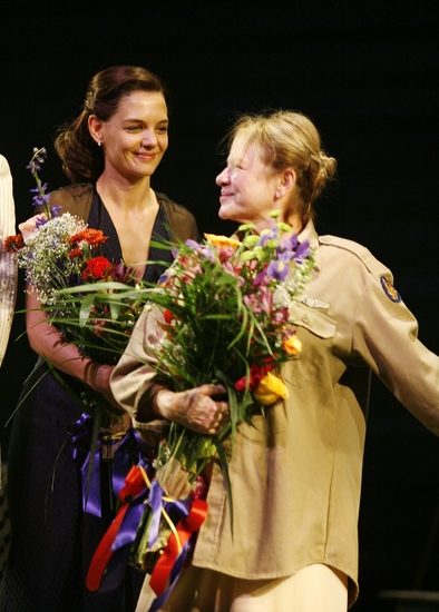 Katie Holmes and Dianne Wiest
 Photo