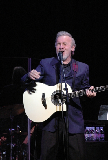 Photo Coverage: Colm Wilkinson in 'Broadway & Beyond' at Town Hall Image