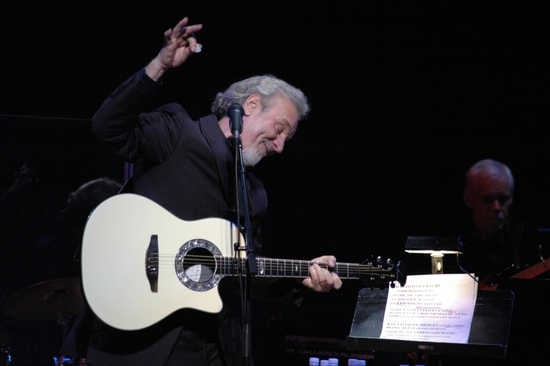 Photo Coverage: Colm Wilkinson in 'Broadway & Beyond' at Town Hall Image