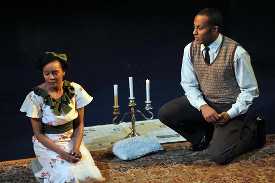 Photo Flash: Steppenwolf's THE GLASS MENAGERIE Image