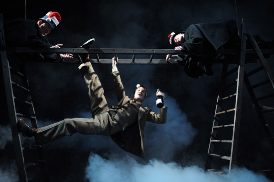 Photo Flash: THE 39 STEPS at the Criterion Theatre 