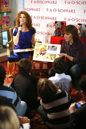 Photo Coverage: Bernadette Peters Debuts 'Kramer' at FAO Schwarz  Image