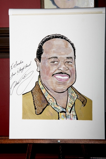 Photo Coverage: AMERICAN BUFFALO Stars View Sardi's Portraits Image