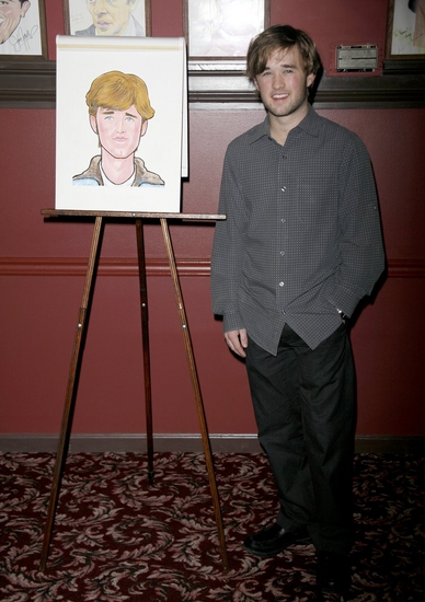 Photo Coverage: AMERICAN BUFFALO Stars View Sardi's Portraits Image