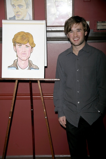 Photo Coverage: AMERICAN BUFFALO Stars View Sardi's Portraits Image