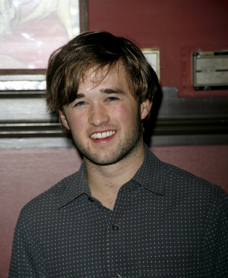 Photo Coverage: AMERICAN BUFFALO Stars View Sardi's Portraits Image