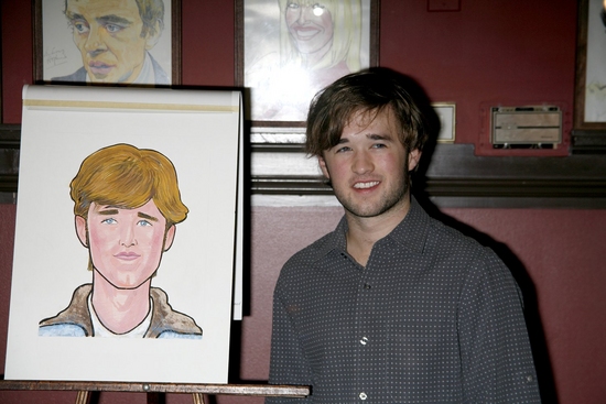 Photo Coverage: AMERICAN BUFFALO Stars View Sardi's Portraits Image