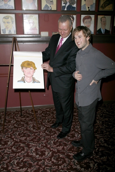 Photo Coverage: AMERICAN BUFFALO Stars View Sardi's Portraits Image