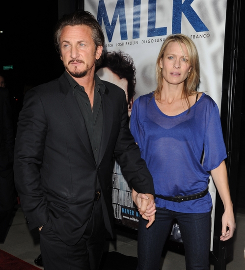Photo Flash: Van Sant's MILK Hollywood Premiere Image