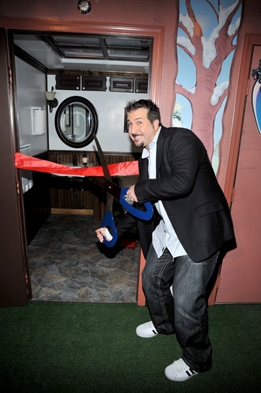 Photo Coverage: Joey Fatone Inaugurates NYC Toilets  Image