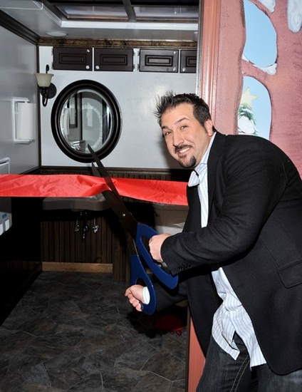 Photo Coverage: Joey Fatone Inaugurates NYC Toilets  Image