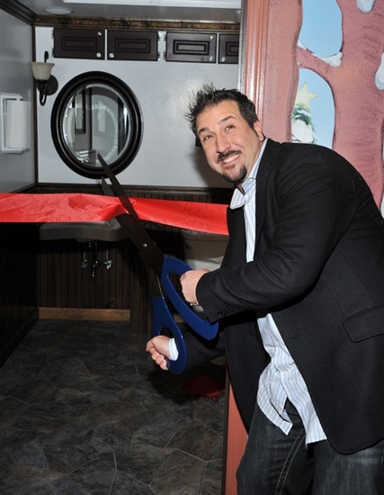 Photo Coverage: Joey Fatone Inaugurates NYC Toilets  Image