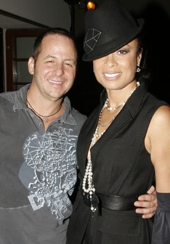 Photo Coverage: Valarie Pettiford at the Upright Cabaret Image