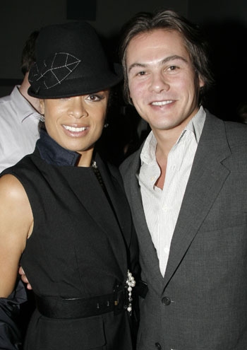 Photo Coverage: Valarie Pettiford at the Upright Cabaret Image