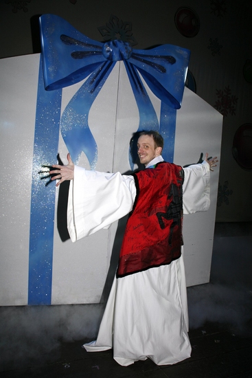 Photo Coverage: WHITE CHRISTMAS Gypsy Robe Ceremony Image