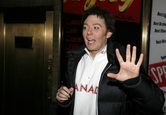 Clay Aiken waves goodbye to the fans Photo
