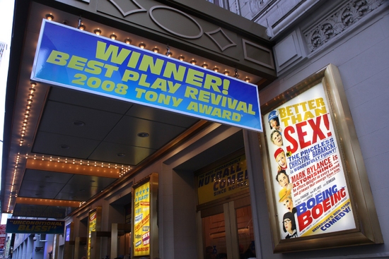 Photo Essay: January 4th, 2009 'Closing Day on Broadway'  Image