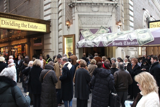Photo Essay: January 4th, 2009 'Closing Day on Broadway' Image