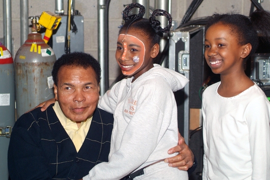 Muhammad Ali, Ah-Niyah Neal (Young Nala) and SadÃƒÂ© Lou Ann Murray (Young Nala) Photo